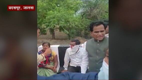बदनापूरमध्ये अपघातग्रस्त दाम्पत्याच्या मदतीला रावसाहेब दानवे धावले,स्वत:च्या वाहनातून रुग्णालयात नेलं