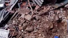 Mumbai Dahisar Tragedy : मुंबईच्या दहिसरमध्ये चाळीचा भाग कोसळला, एकाचा मृत्यू