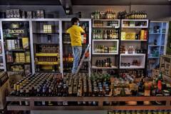 Explained: शराब के मामले में देश में एक राष्ट्र-एक नीति नहीं! कर्नाटक-महाराष्ट्र सहित इन 7 राज्यों में होती है होम डिलीवरी