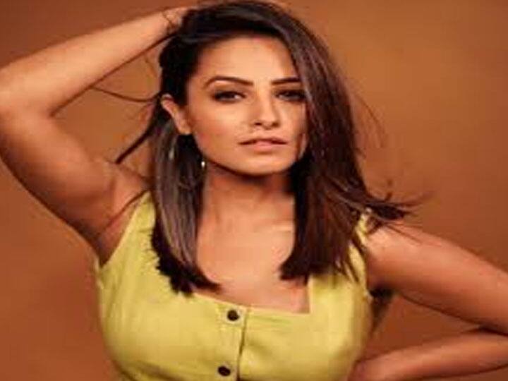 अनीता सबसे खूबसूरत अभिनेत्रियों में से एक हैं. उन्होंने एक समय अपना बहुत वजन कम किया था. वर्कआउट के बाद उन्होंने अपने परफेक्ट फिगर को बना कर सभी को चौंका दिया था. उन्होंने डीप ब्रीदिंग एक्सरसाइज, वेट ट्रेनिंग और स्विमिंग की मदद से ऐसा किया.