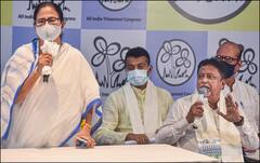 BJP छोड़ TMC में लौटे मुकुल रॉय की 'घर वापसी' की 10 तस्वीरें