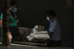 Dilip Kumar Health Update: डिस्चार्ज हुए दिलीप कुमार, हॉस्पिटल से सामने आई स्ट्रेचर पर लेटे एक्टर की ये तस्वीरें