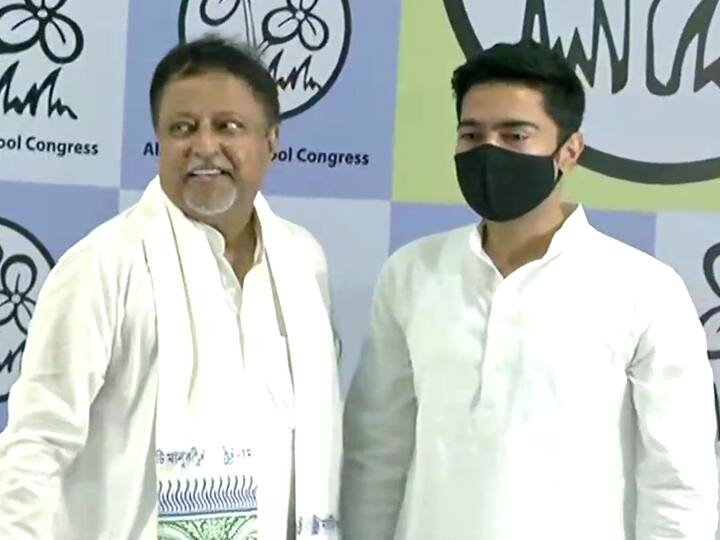 Mukul Roy Joins TMC CM Mamata Banerjee presence after BJP loses West Bengal election 2021 Mukul Roy, His Son Make 'Ghar Wapsi' As Duo Formally Rejoins TMC In Mamata's Presence