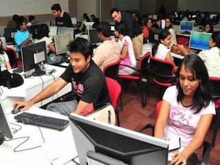 बारहवीं पास करने के बाद करें ये शॉर्ट टर्म कोर्स, जॉब मिलने में होगी आसानी