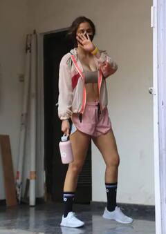 લોકડાઉન ખુલતા જિમ બહાર સ્પોટ થઈ આ અભિનેત્રીઓ, વર્કઆઉટ પહેલા આ અંદાજમાં જોવા મળી, જુઓ તસવીરો