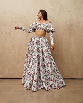 Sonam Kapoor Photos: बर्थडे पर फिर सोनम कपूर ने लिया स्टाइलिश लुक, फ्लोरल ड्रेस में लग रही हैं बला की खूबसूरत
