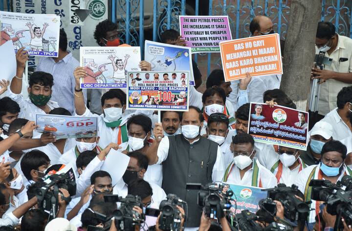 Petrol and diesel prices were hiked again on Friday 31 paise per litre and 28 paise per litre, respectively. After the increase, a litre of petrol in Delhi is retailing at Rs 95.85, whereas diesel costs Rs 86.75 per litre. (Image: PTI)