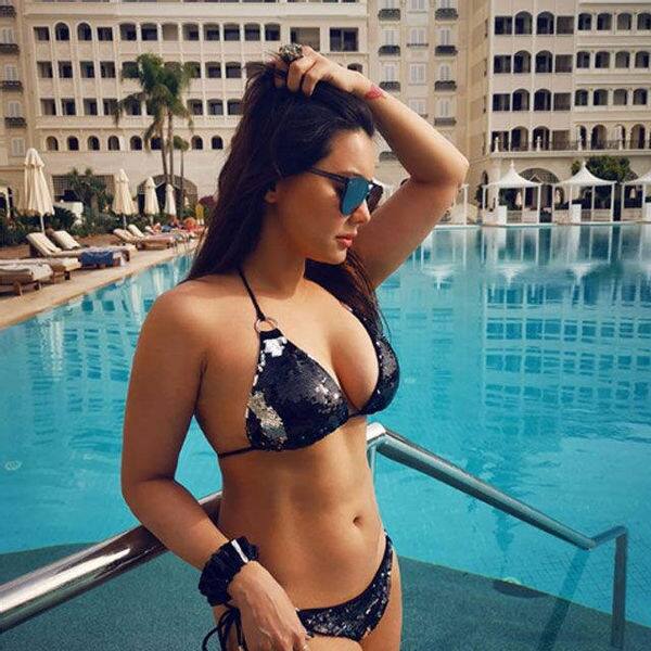 बॉलीवुड एक्ट्रेस इन दिनों लाइमलाइट से दूर अपनी पर्सनल लाइफ एंजॉय कर रही हैं. भले ही वो फिल्मों से दूर हो लेकिन सोशल मीडिया पर काफी एक्टिव रहती हैं.