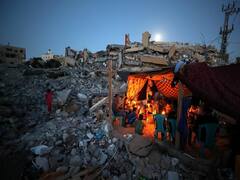 'வாழ்க்கையே போர்க்களம்' - இடிந்த வீடுகளுக்கு நடுவே வாழ்ந்துவரும் காசா மக்கள்!