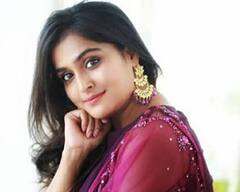 விழிகளிலே விழிகளிலே - மல்டி டாஸ்க்கர் ரம்யா நம்பீசன் க்ளிக்ஸ்..!