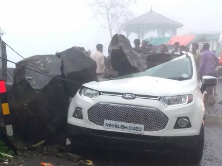Maharashtra News Two youth escape unhurt during Malshej Ghat landslide चहा प्यायला उतरले आणि दोन मित्र बचावले; माळशेज घाटात कारवर दरड कोसळली!