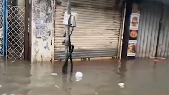 મુંબઈ: વરસાદની હેલી યથાવત, જન-જીવન થયું પ્રભાવિત