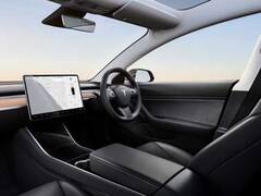 भारत में दिखी टेस्ला मॉडल 3 की पहली झलक, जानें इसकी कीमत और फीचर्स