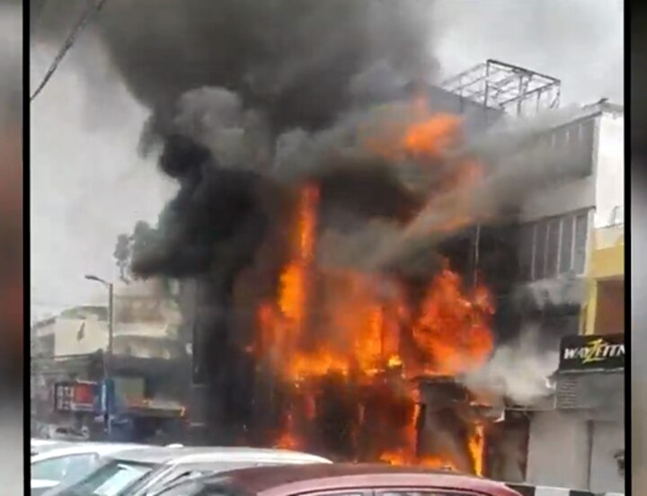 Delhi Fire Breaks Out At Showroom In Lajpat Nagar Market 16 Fire