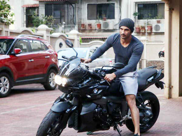 Sushant singh store rajput bmw bike