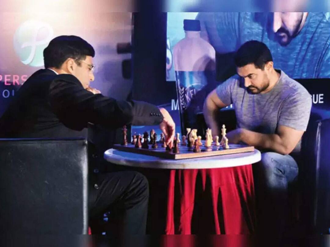 Checkmate Covid: शतरंज के ग्रैंडमास्टर विश्वनाथन आनंद के खिलाफ खेलेंगे आमिर खान Aamir khan to play against chess grandmaster Viswanathan Anand in Checkmate COVID Celebrity Edition Checkmate Covid: शतरंज के ग्रैंडमास्टर विश्वनाथन आनंद के खिलाफ खेलेंगे आमिर खान