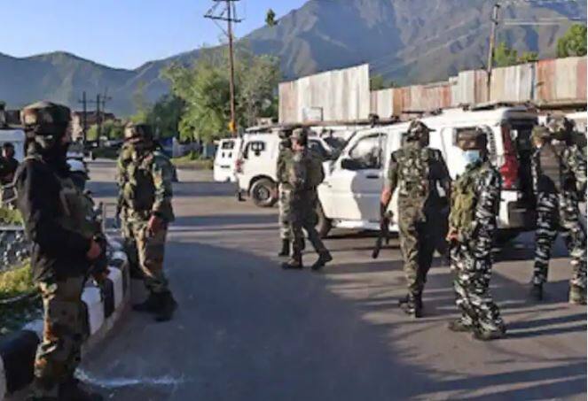 jammu kashmir terrorists attack a joint team of police and crpf at naka in arampora sopore  જમ્મુ કાશ્મીર:  સોપારમાં CRPF અને પોલીસ પર આતંકવાદી હુમલો, બે જવાન શહીદ