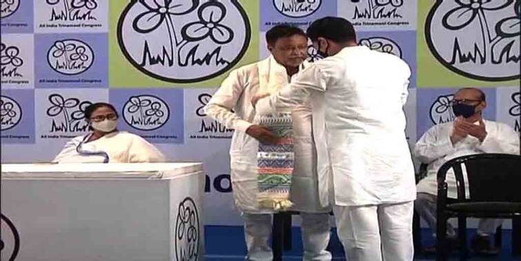 Speculation after 3 BJP MLAs skip meet of Dilip Ghosh at Bangaon on the day Mukul  Roy return to TMC তৃণমূলে মুকুলের প্রত্যাবর্তনের দিন বনগাঁয় দিলীপের সাংগঠনিক বৈঠকে গরহাজির তিন বিধায়ক