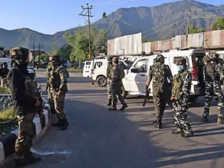 Security forces' major success in Kashmir, three militant hideouts in two encounters ਕਸ਼ਮੀਰ 'ਚ ਸੁਰੱਖਿਆ ਬਲਾਂ ਦੀ ਵੱਡੀ ਕਾਮਯਾਬੀ, ਦੋ ਥਾਵਾਂ 'ਤੇ ਚੱਲ ਰਹੇ ਐਨਕਾਊਂਟਰ 'ਚ ਤਿੰਨ ਅੱਤਵਾਦੀ ਢੇਰ 