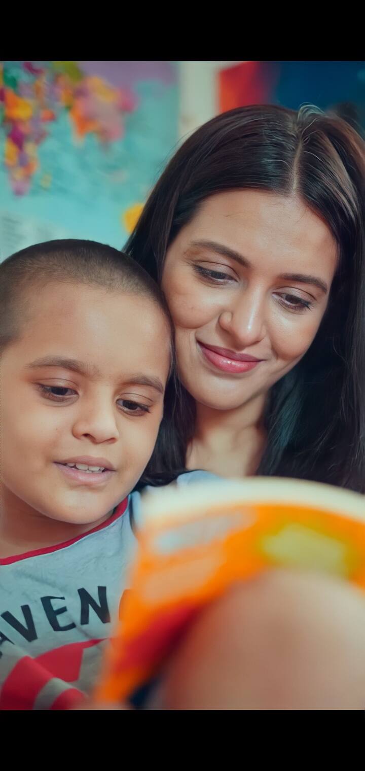 বেশ কিছুদিন ধরেই রাজ্য় কার্যত লকডাউন চলছে। বন্ধ শুটিং-এর কাজ। এই সুযোগেই ছেলে সহজের সঙ্গে জমিয়ে সময় কাটাচ্ছেন প্রিয়াঙ্কা সরকার।