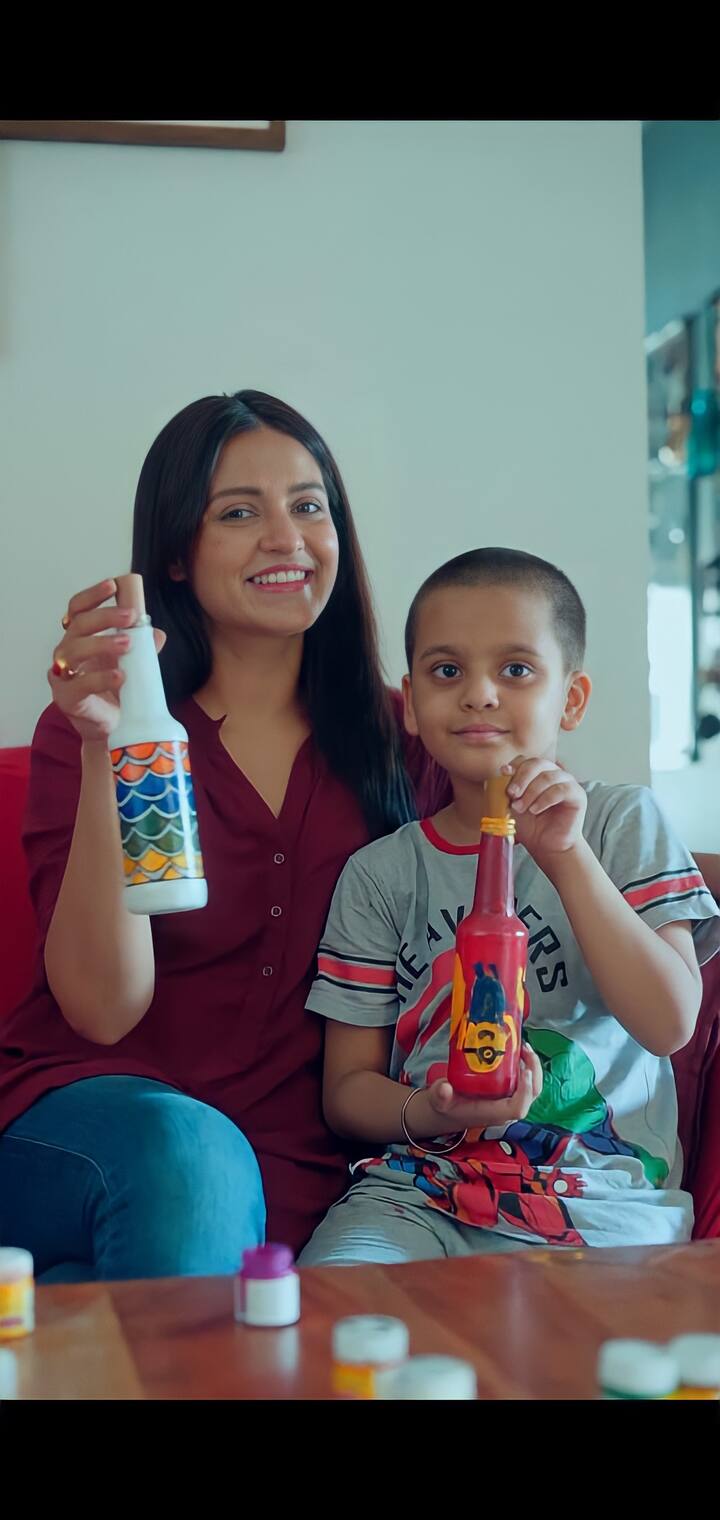 মা ও ছেলের একসঙ্গে কাটানো বেশকিছু মুহূর্তের ছবিই এখন ভাইরাল সোশ্য়াল মিডিয়ায়।