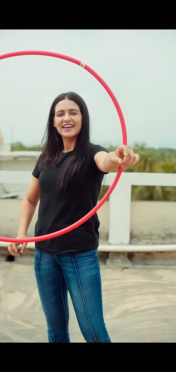 লকডাউনের মধ্য়েও বাড়ির ছাদের প্রতিদিন নিয়ম করে শরীরচর্চা করেন প্রিয়াঙ্কা।