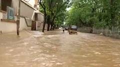 Mumbai : कुर्ल्यात टर्मिनसकडे जाणाऱ्या रस्त्याला नदीचं रुप