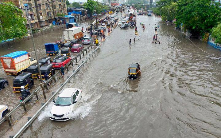 Mumbai Wades Through Knee Deep Water, Monsoon To Bring Heavy Rainfall In These States Mumbai Wades Through Knee Deep Water, Monsoon To Bring Heavy Rainfall In THESE States