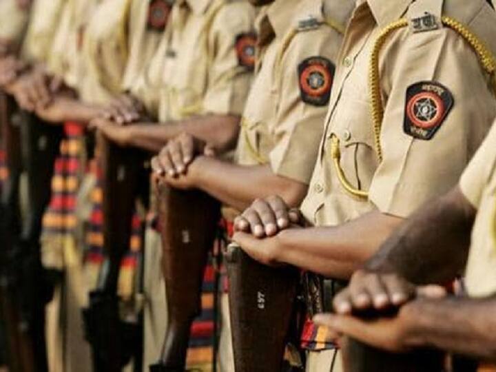 Two policemen were fired for being absent from duty for 8 years तब्बल 8 वर्षे कर्तव्यावर गैरहजर राहिल्यामुळे दोन पोलीस कर्मचाऱ्यांना पोलीस दलातून काढले