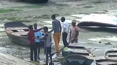 Kanpur में पाबंदी के बावजूद मछली माफिया कर रहे शिकार | Badi Khabar