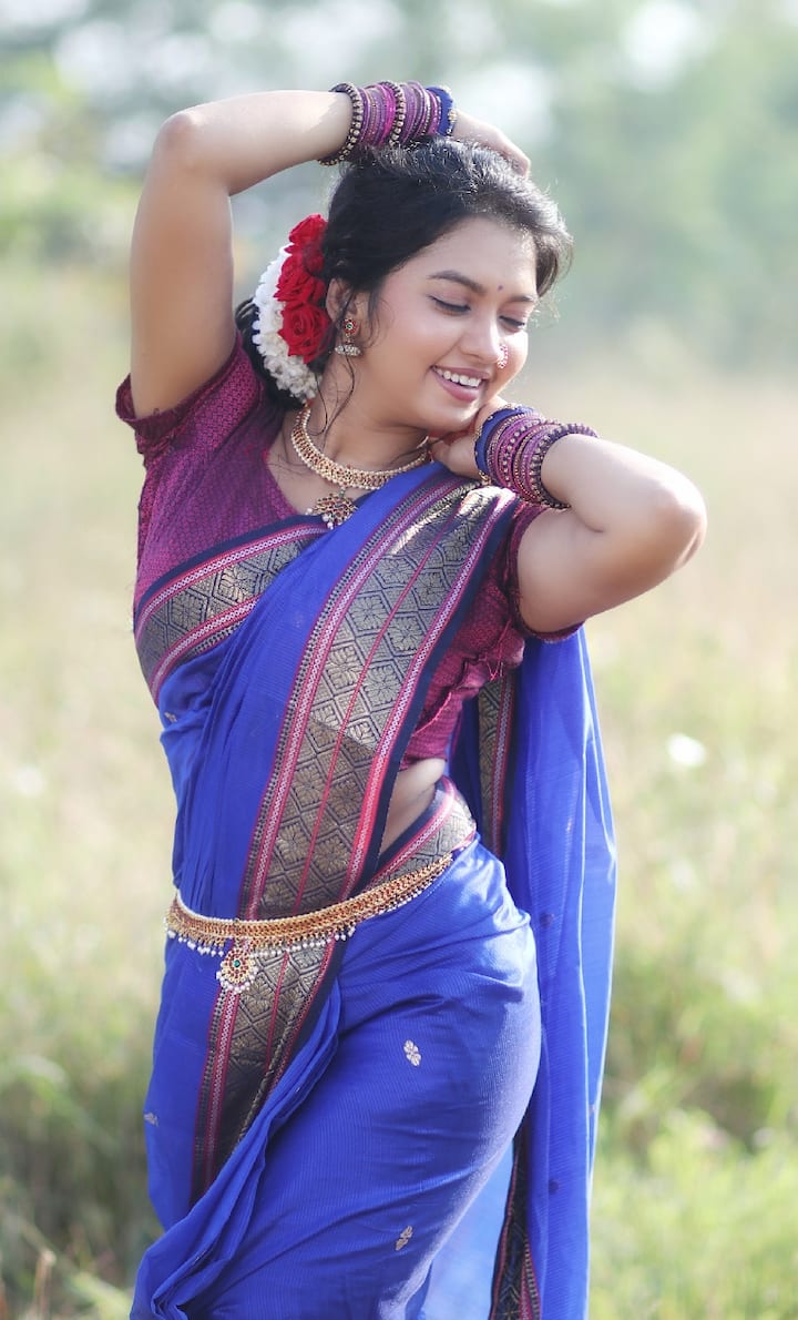 हे सर्व फोटो मीरा जोशीच्या सोशल मीडिया अकाऊंटवरुन घेण्यात आलेले आहेत.