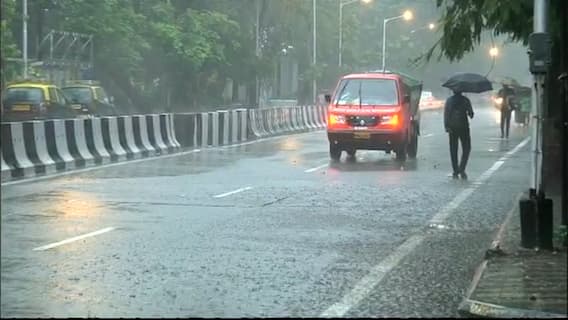 Mumbai Rains: वर्ली में हो रही जोरदार बारिश | Ground Report