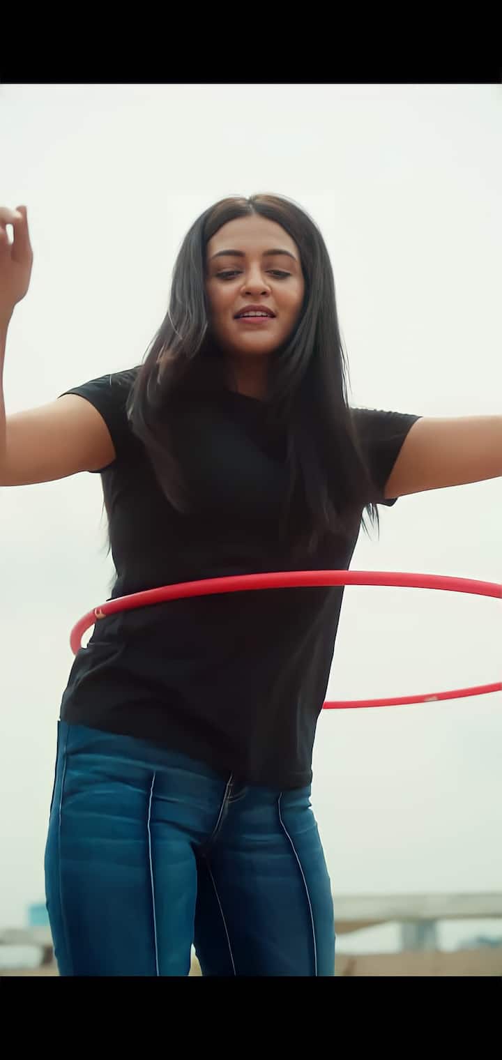 সম্প্রতি বোল্ড ফটোশুটেও দেখা মিলেছিল এই টলি তারকার।