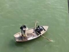 रोक के बावजूद गंगा में धड़ल्ले से जारी है मछलियों का शिकार, हैरान करने वाली है ये बात 