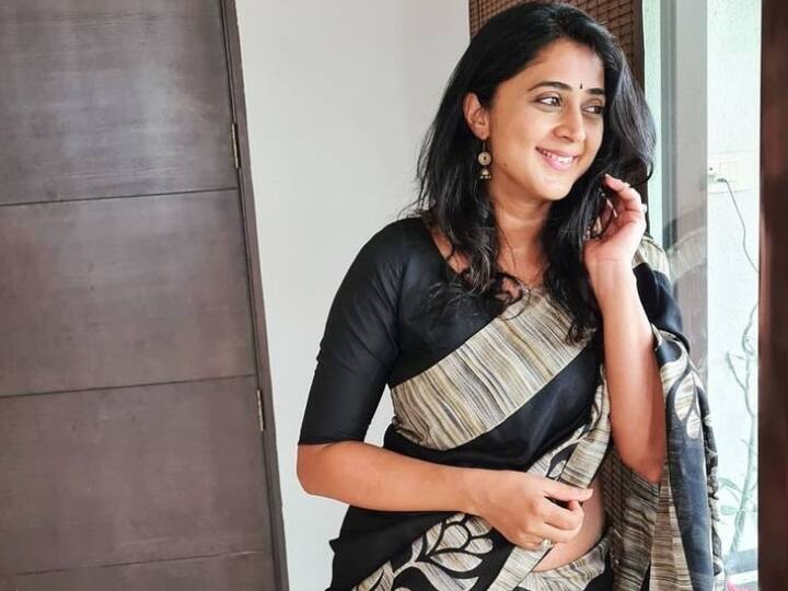 சுசி கணேசன் இயக்கத்தில் வெளியான ஃபைவ் ஸ்டார், என்ற திரைப்படமே கனிகா முதன்முதலில் நடித்த திரைப்படம்.