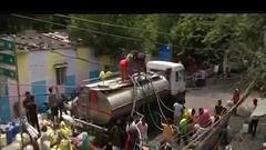 રાજધાની દિલ્હીમાં કાળઝાળ ગરમી વચ્ચે પાણીની અછત સર્જાતા લોકો ત્રાહિમામ,જુઓ વીડિયો