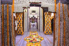 PHOTO: नमन विठुरायाला! चंदन उटी समाप्तीनिमित्त विठ्ठल-रुक्मिणी मंदिराला मोगरा, गुलाब पुष्पांची आकर्षक सजावट