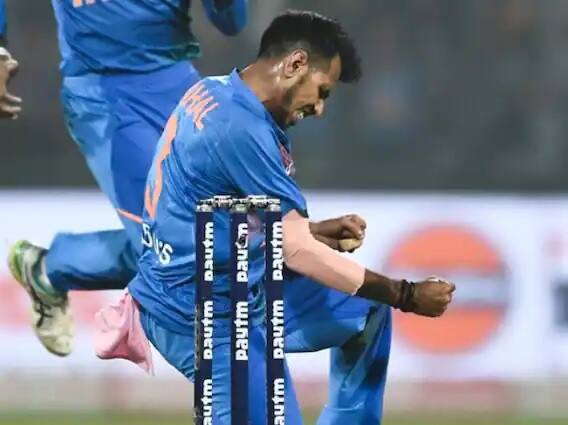 দাবার প্রতি চাহলের আকর্ষণ কারুর অজানা নয়। ভারতের ক্রিকেট দলের এই তারকা স্পিনার একটা সময় জুনিয়র ন্যাশনাল চ্যাম্পিয়ন ছিলেন। (ছবি এএফপি)