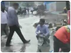 शिवसेना MLA दिलीप लांडे की दबंगई, ठेकेदार को कीचड़ में बिठाया, फिर उस पर कूड़ा फिंकवाया वीडियो वायरल