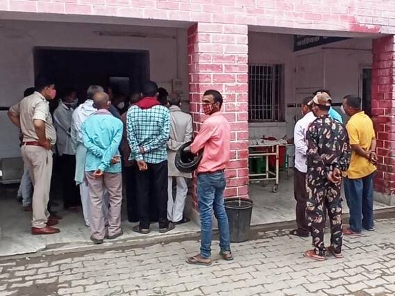 बिहारः ताड़ का फल काटने के विवाद में युवक की हत्या, सिर में तीन गोली मारकर उतारा मौत के घाट बिहारः ताड़ का फल काटने के विवाद में युवक की हत्या, सिर में तीन गोली मारकर उतारा मौत के घाट