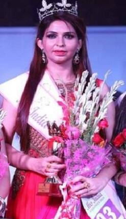 જયપુરઃ 2019માં ‘મિસિસ ઈન્ડિયા રાજસ્થાન’ બનેલી પ્રિયંકા ચૌધરી નામની યુવતીએ જયપુરના એક બિઝનેસમેન સાથે અંગત સંબંધ બાંધ્યા હતા. એ પછી તેણે બિઝનેસમેન પાસેથી નિયમિત રીતે નાણાં પડાવવા માંડ્યાં હતાં. બિઝનેસમેને લાખો રૂપિયા આપ્યા પછી પ્રિયંકાની નજર બિઝનેસમેનના મોંઘા પ્લોટ પર પડી હતી અને આ પ્લોટ પોતાના નામે કરી દેવા દબાણ શરૂ કર્યું હતું. પ્લોટ ના આપે તો બળાત્કારના કેસમાં ફસાવી દેવાની ધમકી આપી હતી. આ ધમકીથી ત્રાસીને બિઝનેસમેને પોલીસ ફરિયાદ કરતાં તેની ધરપકડ કરાઈ છે.  