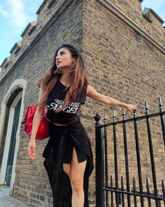 5 बार Mouni Roy ने Black Outfits पहन कर धड़काया फैंस का दिल