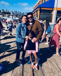 Manoj Bajpayee: मिलिए 'फैमिली मैन' Manoj Bajpayee की रियल फैमिली से, पत्नी शबाना कर चुकी हैं ऋतिक रोशन के साथ रोमांस