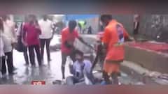 Mumbai: রাস্তায় জমে জল, শিবসেনা বিধায়কের নির্দেশে ঠিকাদার কর্মীর মাথায় ফেলা হল ময়লা-আবর্জনা!