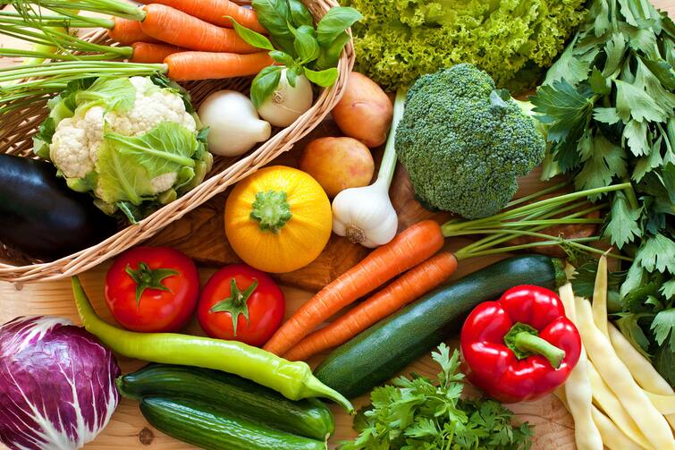 health tips reduce heart attack risk include these fruits and vegetables in your diet હાર્ટ અટેકના જોખમથી બચવા માટે ડાયટમાં સામેલ કરો આ સબ્જી અને ફળો, બેડ કોલેસ્ટ્રોલને ઘટાડશે
