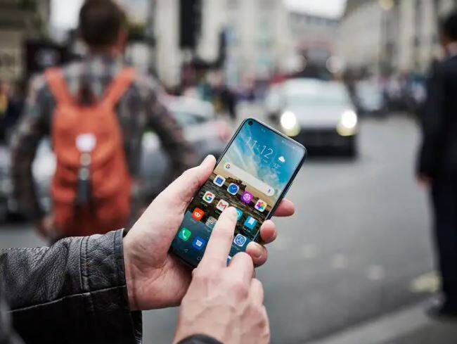 best 5g smartphones under 20000 know features vivo iqoo z3 moto g- g oppo a74 5g realme 8 5g  20 હજાર રુપિયાથી ઓછી કિંમતમાં મળી રહ્યા છે આ 5G Smartphone, જાણો ફિચર્સ 