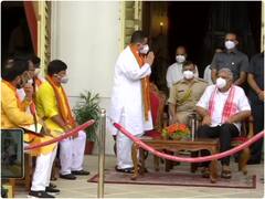 BJP विधायकों के साथ राज्यपाल से मिले शुभेंदु अधिकारी, जगदीप धनखड़ बोले- 'बंगाल में अंतिम सांसें गिन रहा लोकतंत्र'