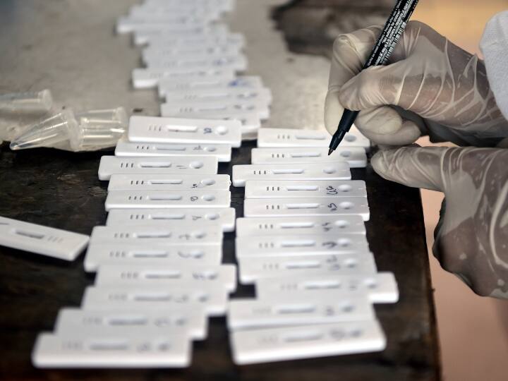 कोविड से ठीक हुए लोगों की इम्युनिटी एक साल तक रहती है स्ट्रांग, रिसर्च से हुआ खुलासा The immunity of people who have recovered from Covid remains strong for a year, research revealed कोविड से ठीक हुए लोगों की इम्युनिटी एक साल तक रहती है स्ट्रांग, रिसर्च से हुआ खुलासा