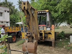 மணல் கடத்தல்: அதிமுக மாவட்டச் செயலாளர் வாகனங்கள் சிறைபிடிப்பு