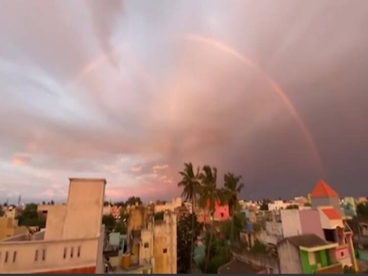 மேகமும், வானமும் வானவில் சூழல் வளமான காட்சி